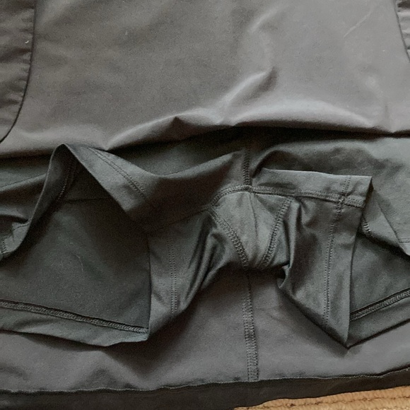 EDDIE BAUER athletic black skirt with attached shorts. With pockets. Size T2XL - Picture 9 of 13